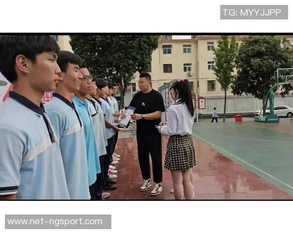 李根：从篮球场上的拼搏者到生活中的追梦人，探索他的成长与坚持之路